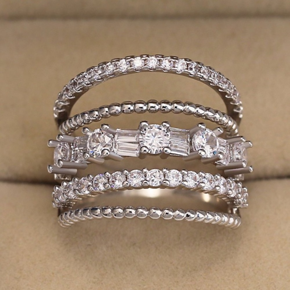 NEW 925 Sterling Silver Beautiful Ring